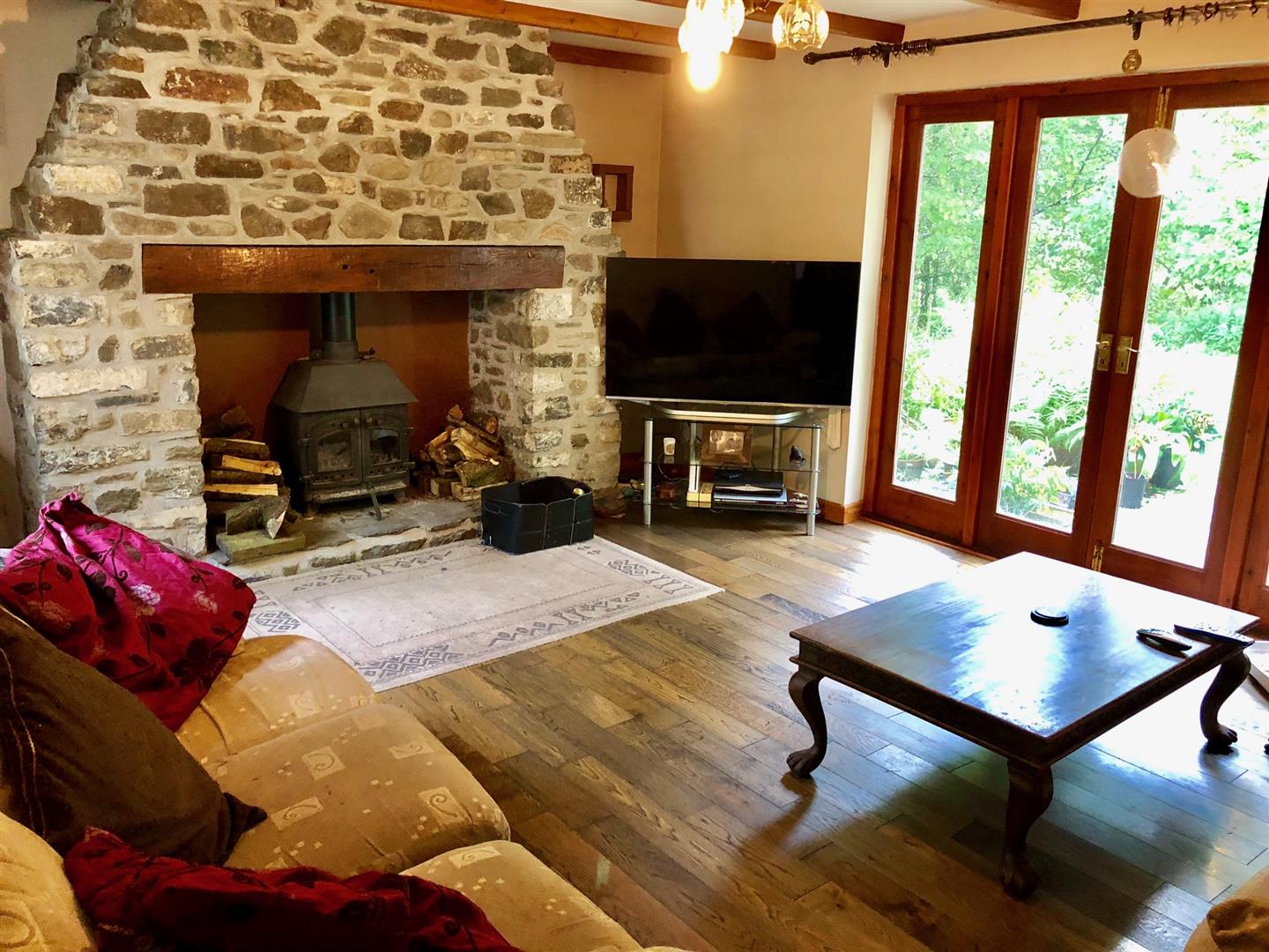 LOUNGE/DINING ROOM